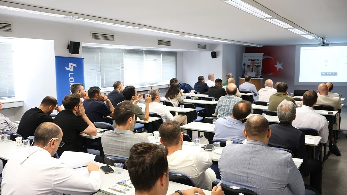 Lokman Hekim Akay Hastanesi’nde düzenlenen Üroteknoloji ve Ürolojide İnovasyon Toplantısı’na katılan hekimler.